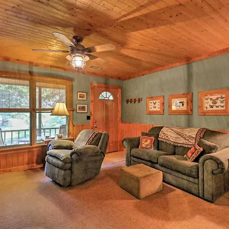 Cozy Pine Mountain Cabin With Screened Porch And Yard!